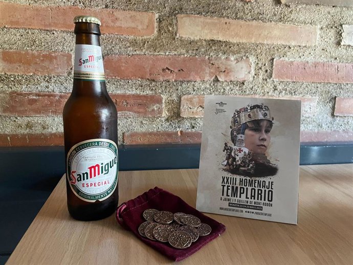 Monzón (Huesca) pone en circulación su moneda del año 1089 durante el Homenaje Templario para comprar cervezas.