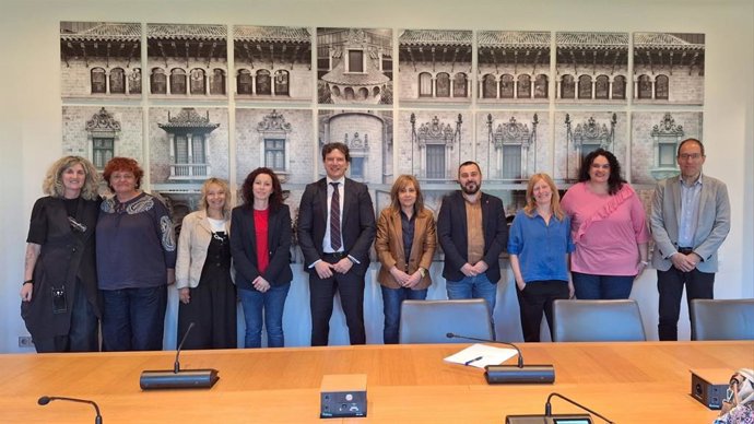 La vicepresidenta de la Diputación de León, Ana Arias (quinta por la derecha), junto a representantes del Ayuntamiento de León y de la Orden Hospitalaria San Juan de Dios.