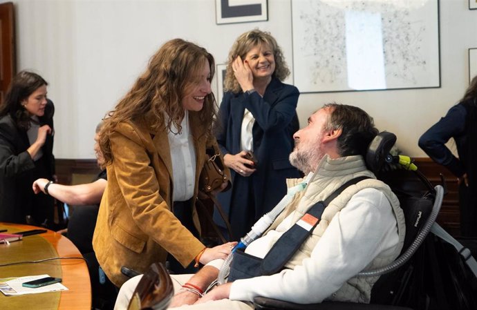 Encuentro de representantes del Partido Popular con pacientes de ELA y familiares.