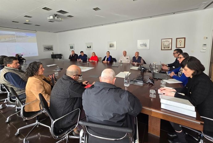 Reunión de la presidenta de la Autoridad Portuaria, Nieves Roqueñí, con vecinos de Gijón Oeste.