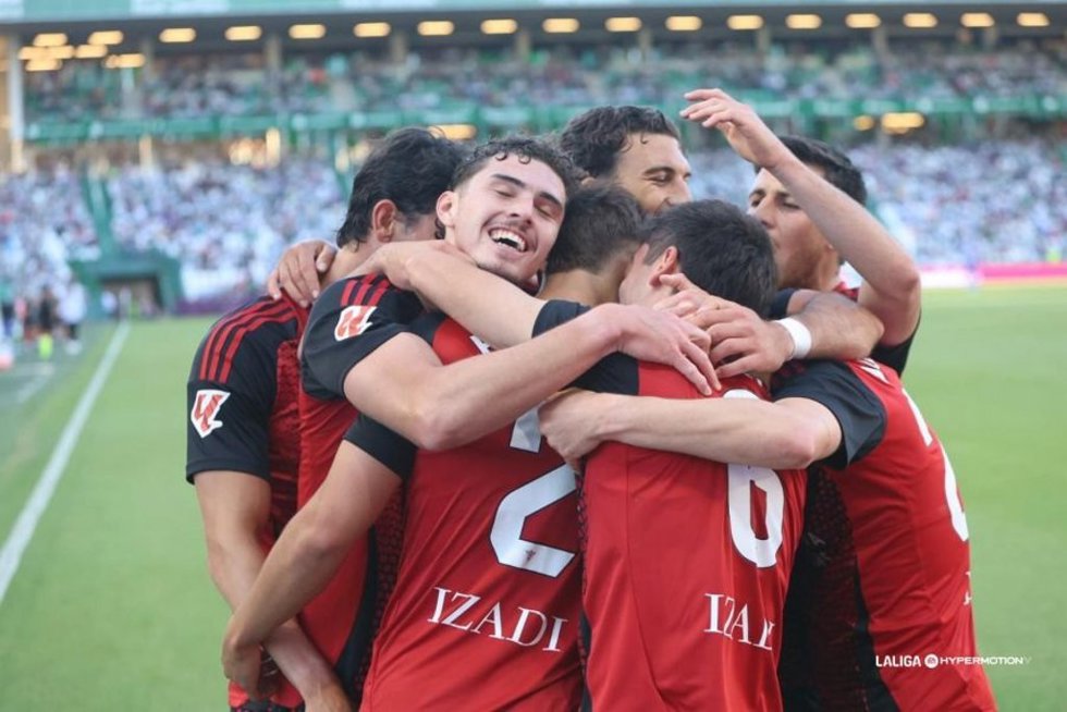 El Mirandés asalta el segundo puesto en Córdoba