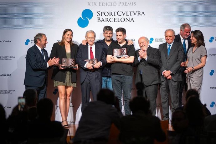 Los premiados al final del acto