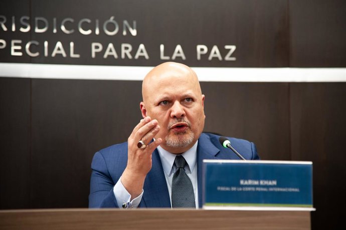 Archivo - Arquivo - 6 de junho de 2023, Bogotá, Cundinamarca, Colômbia: O promotor do Tribunal Penal Internacional Karim Khan fala na Jurisdição Especial para a Paz (JEP) da Colômbia durante a visita do promotor do Tribunal Penal Internacional, em Bogotá,