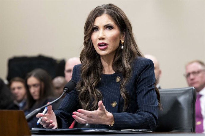 6 de maio de 2025, Washington, Distrito de Columbia, EUA: KRISTI NOEM, Secretária de Segurança Interna dos EUA, falando em uma audiência do Subcomitê de Segurança Interna do Comitê de Apropriações da Câmara no Capitólio dos EUA em Washington, D.C. Noem te