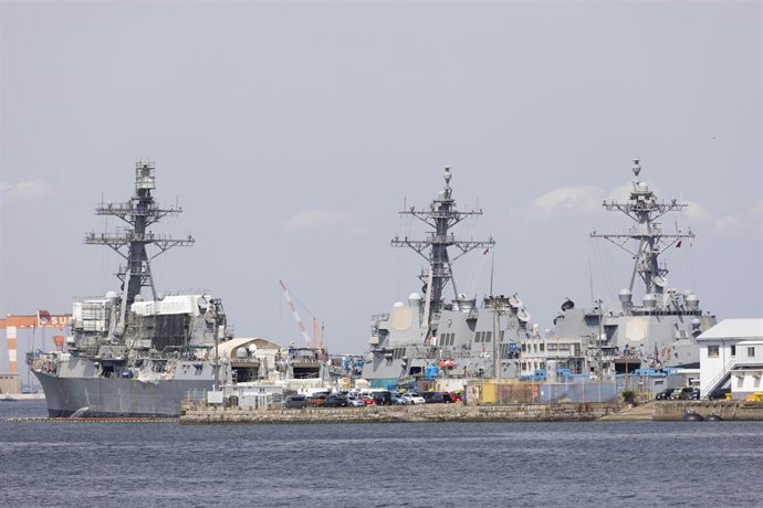 Archivo - Barcos estadounidenses en la base naval japonesa de Yokosuka, compartida por ambos países