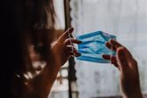 Foto: Una mascarilla especializada puede detectar enfermedades renales solo con tu aliento