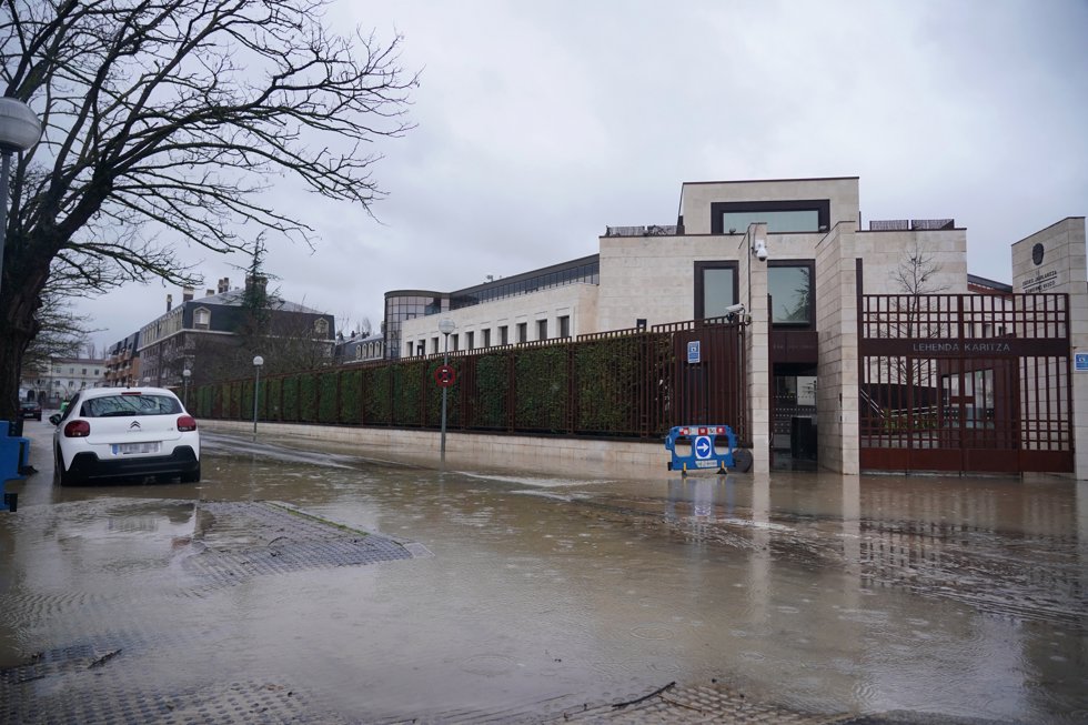 Lehendakaritza (Sede de la presidencia), zona afectada por las lluvias en Vitoria, a 27 de febrero de 2024, en Vitoria, País Vasco (España).