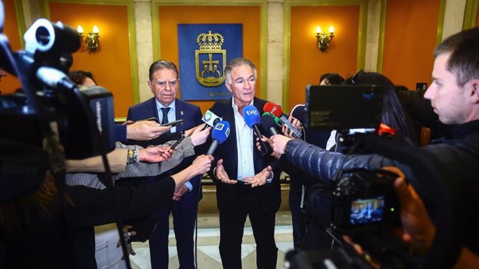 Dionisio Gutiérrez en el Ayuntamiento de Oviedo / Dionisio Gutiérrez at Oviedo City Hall (PRNewsfoto/Fundación Libertad y Desarrollo)