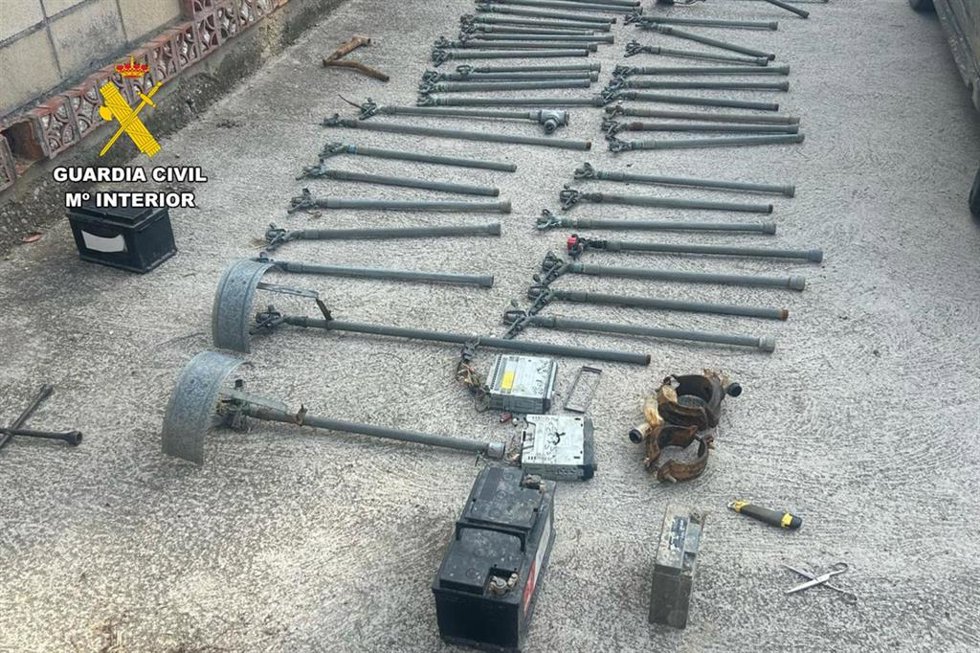 Aspersores intervenidos por la Guardia Civil para esclarecer un delito de hurto.
