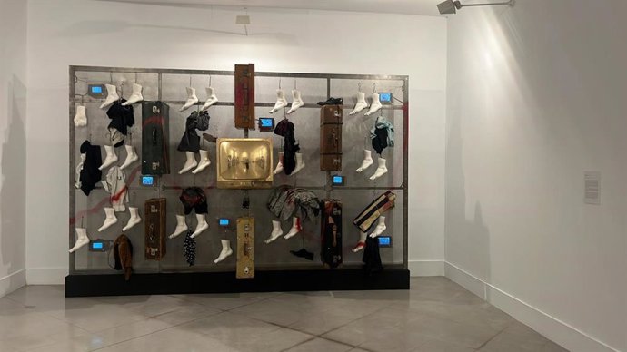 Instación A-Z, de Volf Vostell, que representa el Holocausto judío.