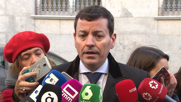 Archivo - Arxiu - José Luis Bayo, ex-president de Noves Generacions del PP de València, sol·licita la llibertat de l'expresident valencià Eduardo Zaplana, en una roda de premsa a les portes del Consell General del Poder Judicial (CGPJ),  