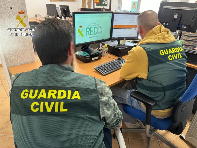 La Guardia Civil investiga a una persona por un delito de odio cometido a través de redes sociales.