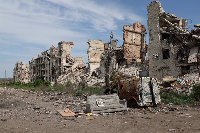 07 May 2025, Ukraine, Maryinka: A general view of a building damaged by a large-scale Russian drone attack in the city of Maryinka. Photo: Dmitry Yagodkin/TASS via ZUMA Press/dpa
