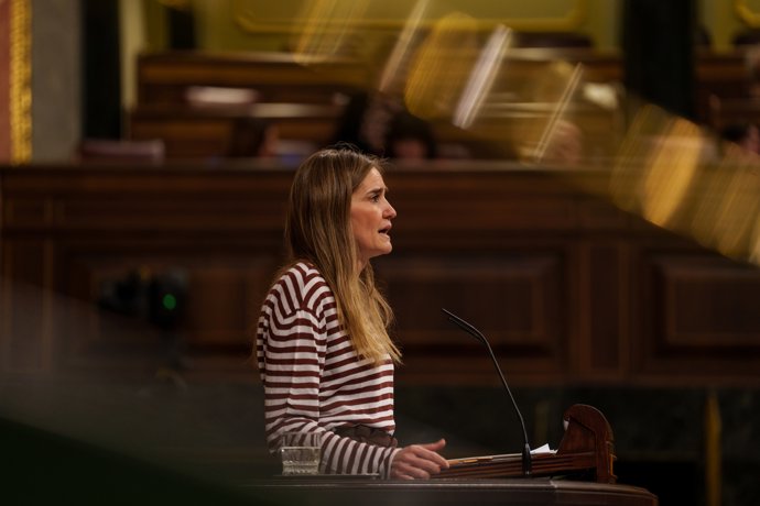 La vicepresidenta tercera y ministra para la Transición Ecológica y Energía, Sara Aagesen, interviene durante una sesión plenaria en el Congreso de los Diputados, a 14 de mayo de 2025, en Madrid (España).