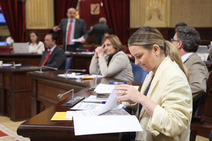 La presidenta de Baleares, Marga Prohens, durante una sesión de control al Govern balear, a 20 de mayo de 2025, en Palma de Mallorca, Mallorca, Baleares (España).