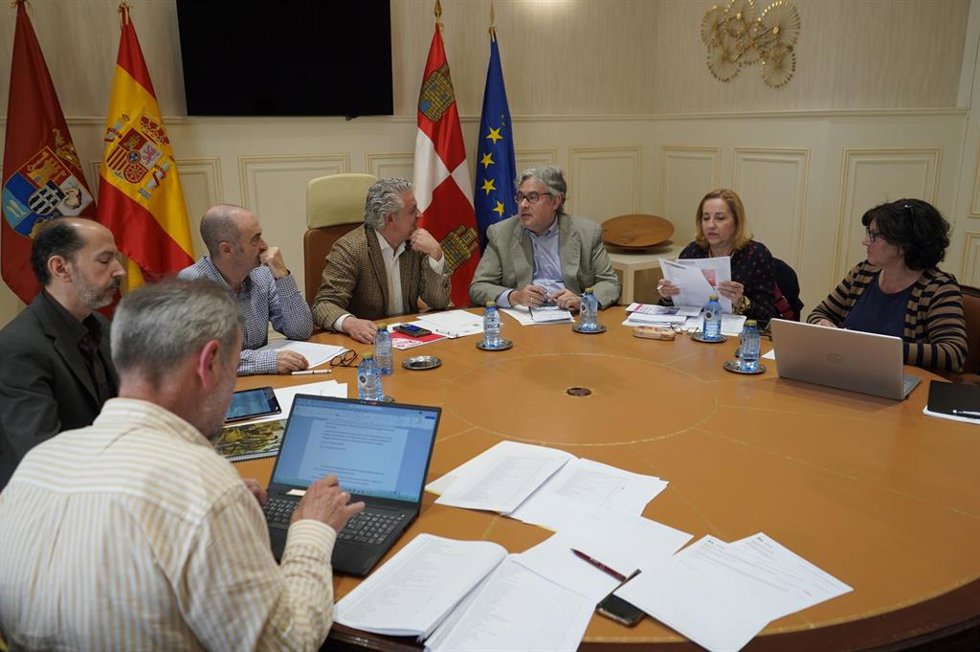 Reunión del prejurado del premio Jaime Gil de Biedma.