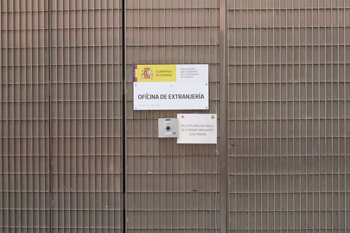 Archivo - Fachada de la Oficina de Extranjería de la calle de Silva, a 19 de febrero de 2025, en Madrid (España).