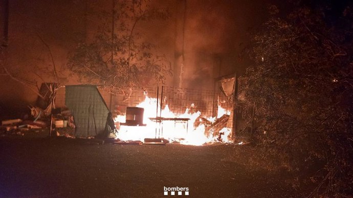 Un herido menos grave por un incendio en una caseta de un solar en Tarragona