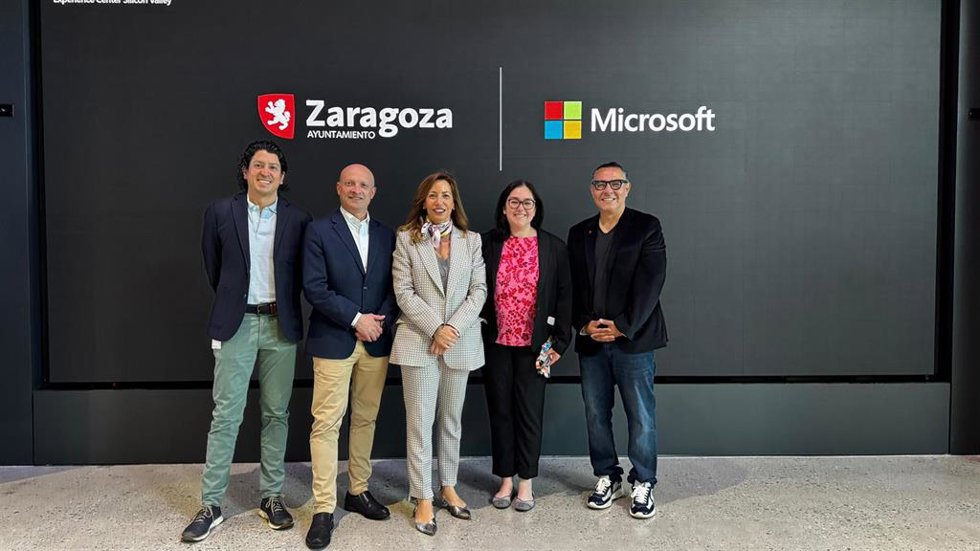 La alcaldesa de Zaragoza, Natalia Chueca, en la sede de Microsoft, en Silicon Valley (Estados Unidos)
