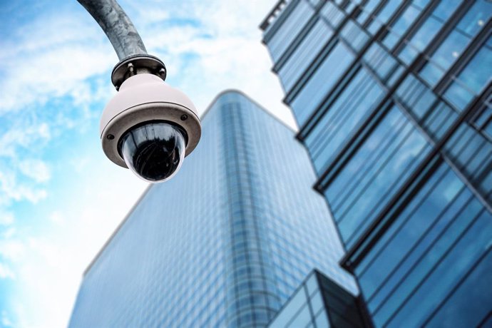 Archivo - Cámara de seguridad en una ciudad.