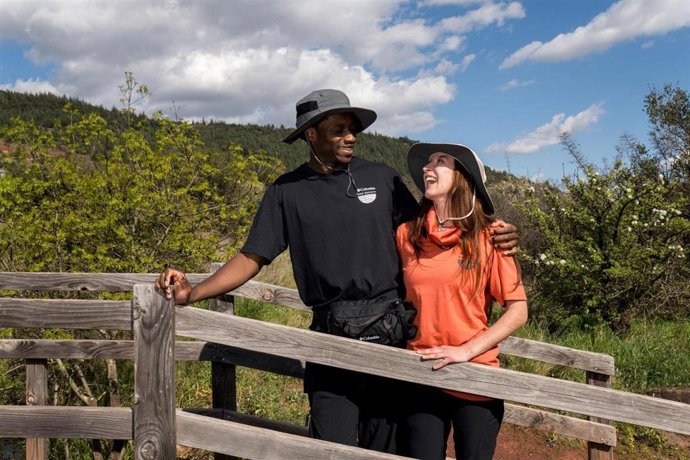 Columbia lanza su colección cápsula 'Hike Society' inspirada en el espíritu de los senderistas.