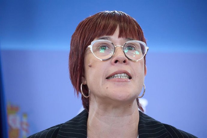 La portavoz de Compromis en el Congreso, Águeda Micó, durante una rueda de prensa anterior a la Junta de Portavoces, en el Congreso de los Diputados.
