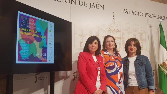 Francisca Medina (iz), Franma Ruiz, y Eva Funes (dcha)
