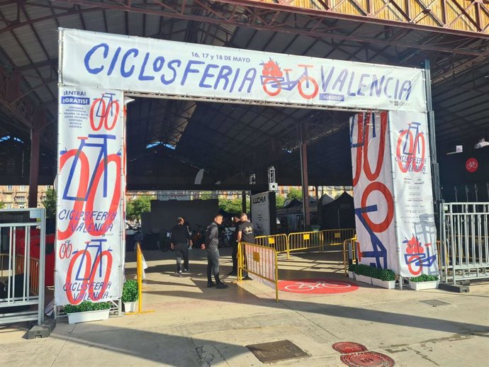 Entrada a la feria Ciclosferia en Valencia.