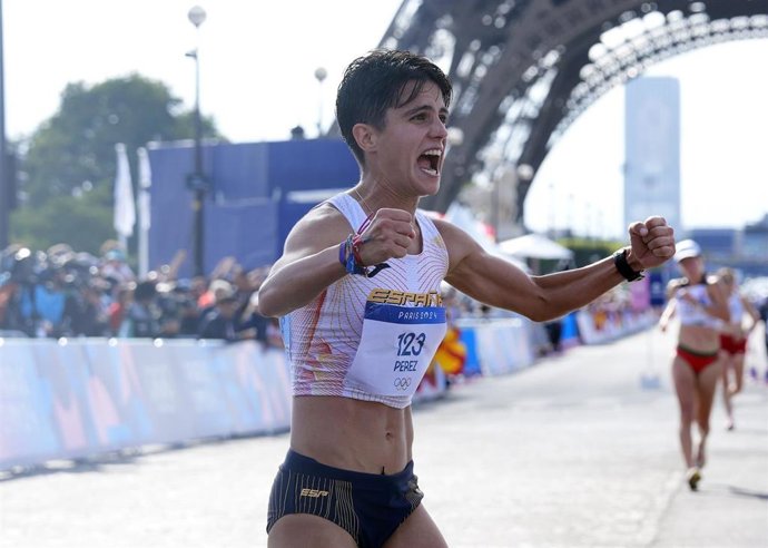 Archivo - La atleta María Pérez, tras ganar el oro een los JJOO 2024.