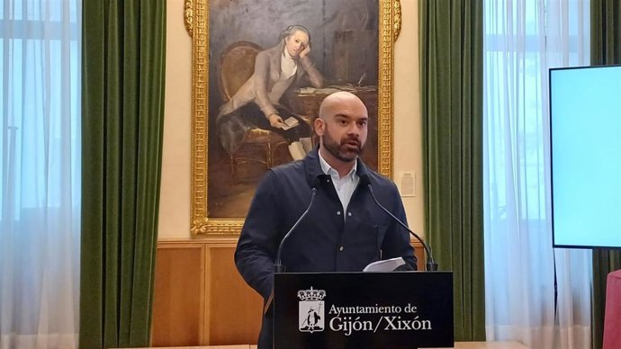 El portavoz del Gobierno de Gijón y concejal de Urbanismo, Jesús Martínez Salvador (Foro), en rueda de prensa en el Consistorio gijonés.
