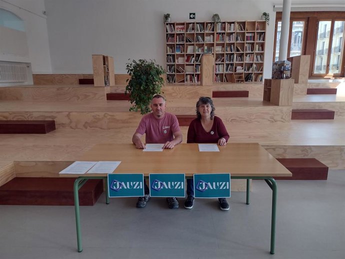 Presentación de una campaña para impulsar Jauzi, un buscador que permite localizar actividades extraescolares en euskera en la Comarca de Pamplona.