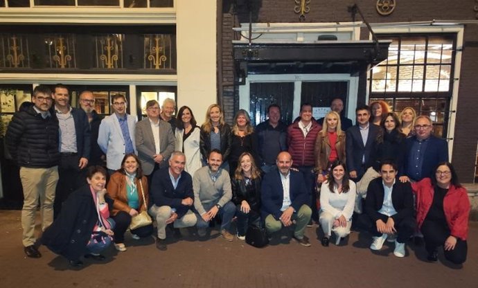 La consejera de Economía, Innovación, Empresa y Trabajo Autónomo, Belinda León, y el director general de Empresa, Energías e Internacionalización, Amadeo Lázaro, visitan la Feria PLMA de Amsterdam, en el marco del convenio de colaboración con la FER