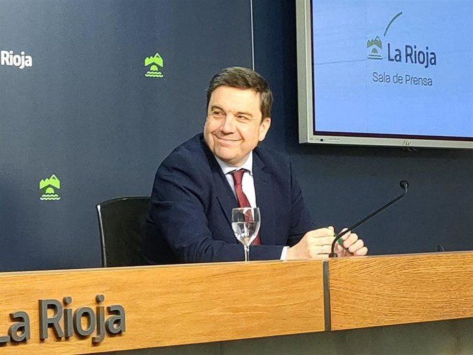 El consejero de Educación, Alberto Galiana, en comparecencia de prensa