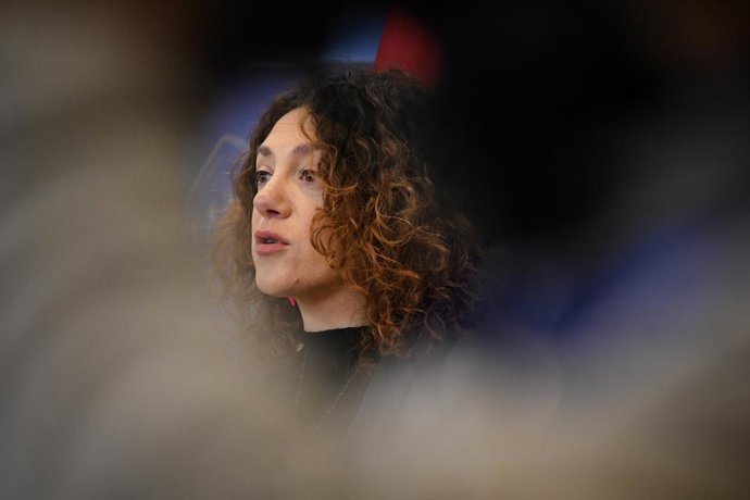 Archivo - Arquivo - Aina Vidal, deputada da Sumar, durante coletiva de imprensa no Congresso dos Deputados, em 21 de janeiro de 2025, em Madri (Espanha).