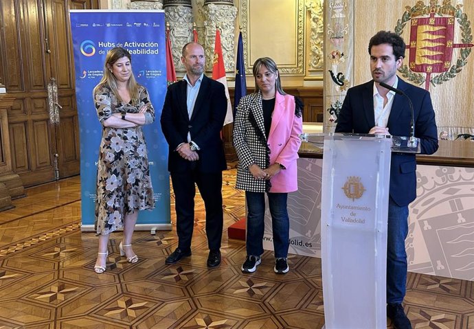 Presentación de las Lanzaderas 'Hubs de Activación de la Empleabilidad' en el Ayuntamiento de Valladolid.