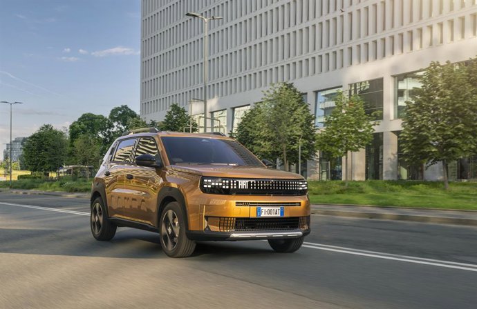 FIAT lanza el nuevo 'Grande Panda Hybrid' con 110 CV de potencia y con un precio desde 16.150 euros.