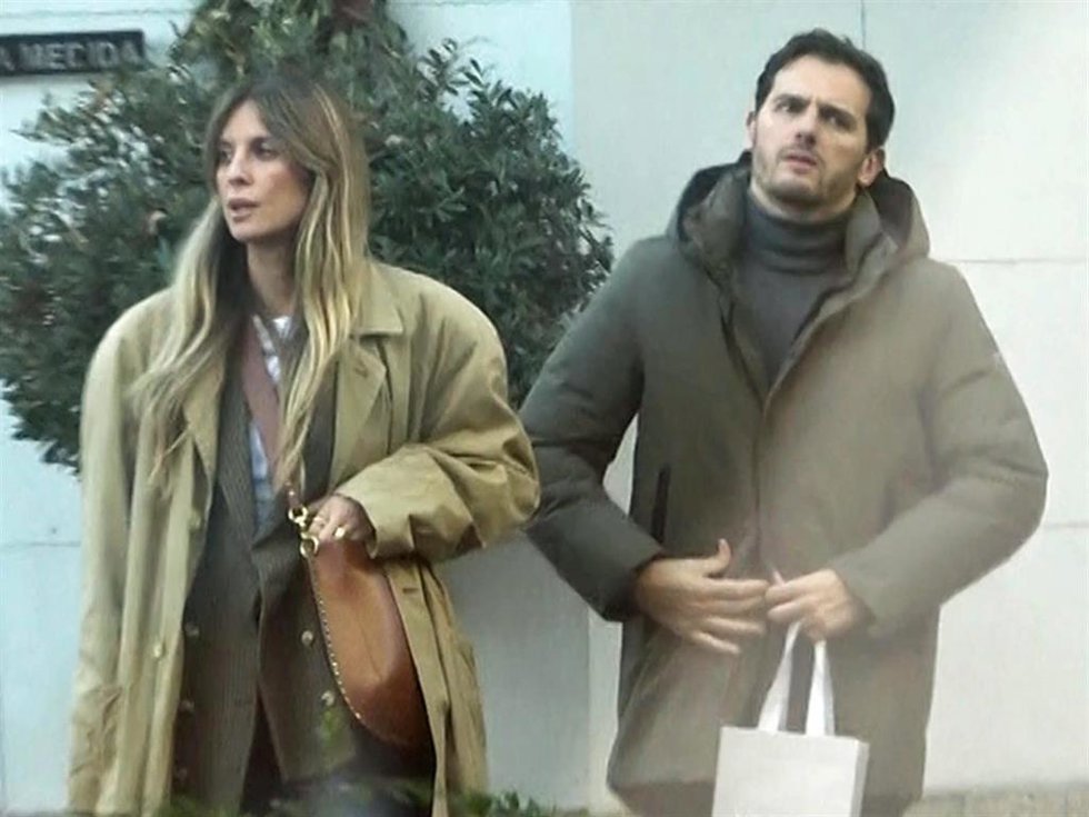 Archivo - Albert Rivera y su novia, Carla Cotterli, en una imagen de archivo