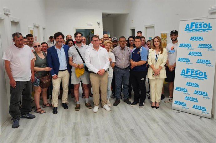 El diputado provincial de Tercer Sector y Cooperación Internacional, Francisco José Martín, durante una visita realizada a la sede de Afesol en Estepona