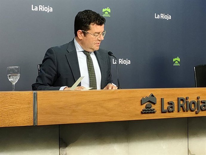 El portavoz del Gobierno de La Rioja, Alfonso Domínguez, en comparecencia de prensa
