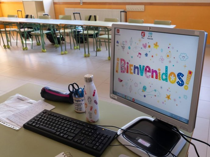 Como novedad, los docentes de ESO, Bachillerato, Escuelas de Idiomas y FP tendrán un horario lectivo máximo semanal de 18 horas.