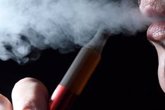 Foto: La edad media de inicio del vapeo baja a los 12 años, según alerta el Grupo Español de Cáncer de Pulmón
