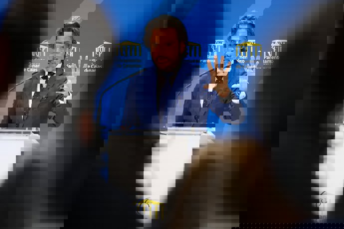 El vicepresidente segundo del Parlamento de Canarias y ex presidente del mismo, Gustavo Matos, comparece en el Parlamento de Canarias, a 20 de mayo de 2025, en Santa Cruz de Tenerife, Tenerife, Canarias (España).