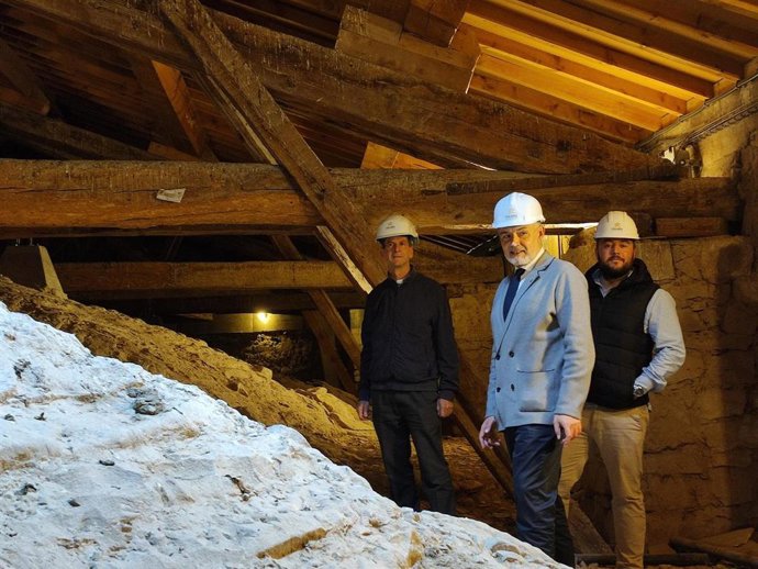 Imagen de la visita a las obras de la torre de Santiago