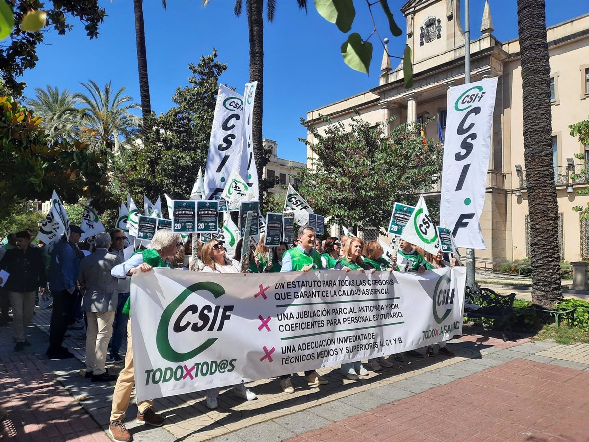 CSIF protesta en Badajoz por las  promesas incumplidas  del Gobierno sobre el estatuto marco de profesiones sanitarias