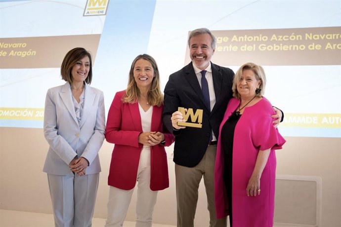 El presidente de Aragón, Jorge Azcón, en los Premios AMMDE de automoción, en Mobility City.