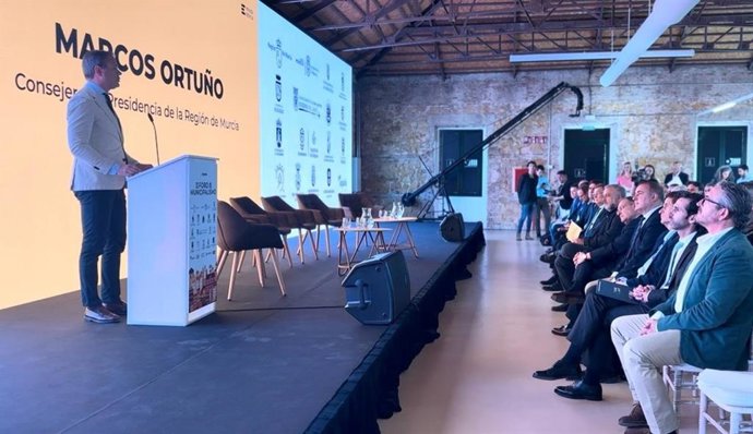 El consejero de Presidencia, Portavocía, Acción Exterior y Emergencias, Marcos Ortuño, interviene en  la inauguración del II Foro Municipalismo, organizado por el diario La Opinión