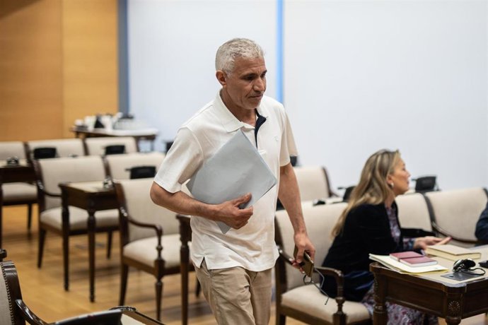 El portavoz de la Mezquita de Ripoll, Hamid Barbach Bettach, llega a la Comisión de Investigación del Congreso sobre el 17-A