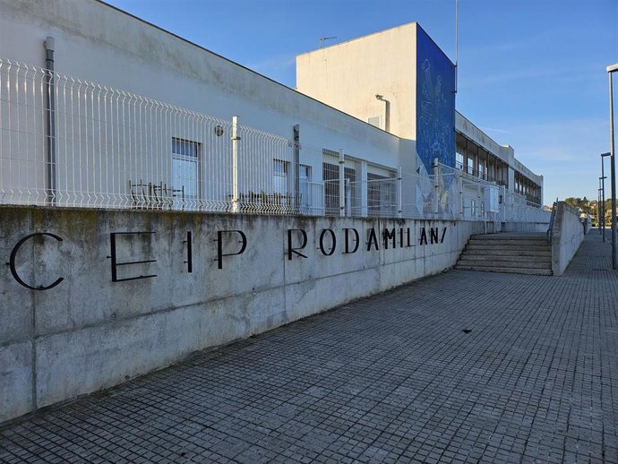 Archivo - Entrada del CEIP Rodamilans de Sineu.