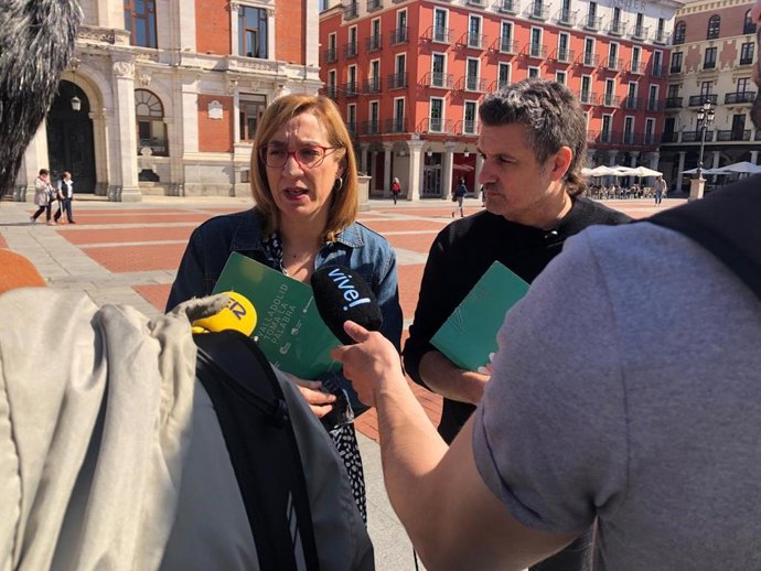 Los concejales de VTLP, Rocío Anguita y Jonathan Racionero.