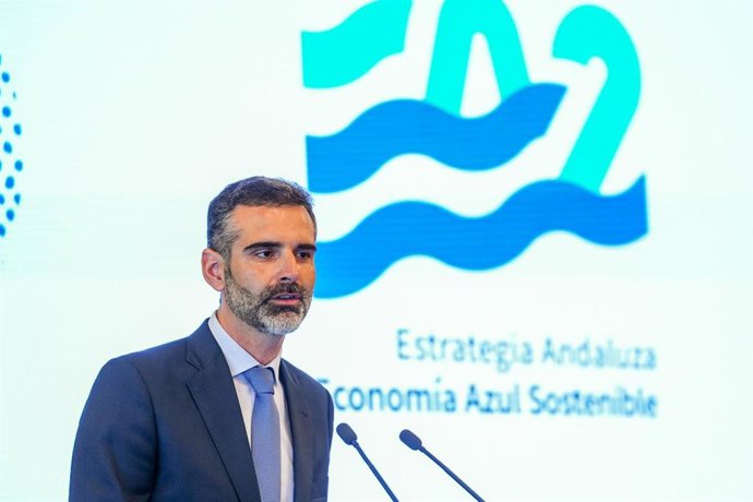 El consejero de Agricultura, Pesca, Agua y Desarrollo Rural, Ramón Fernández-Pacheco durante su intervención en el acto. A 20 de mayo de 2025 en Cádiz, Andalucía (España).